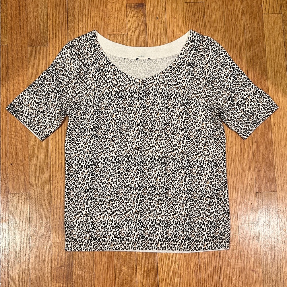 Leopard Print Short Sleeve Sweater Size Medium